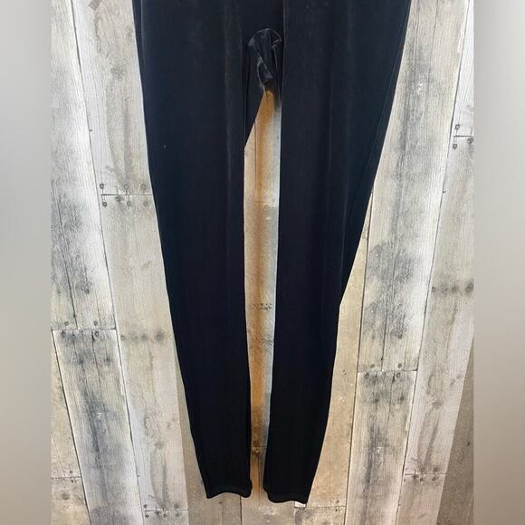 SPANX Velvet Leggings in Black Size Medium. - Picture 7 of 16